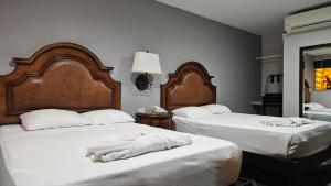 Postel nebo postele na pokoji v ubytování Grand Hotel Colonial Cancun