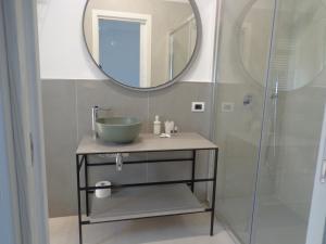ガリポリにあるAuroraのバスルーム(洗面台、鏡付)
