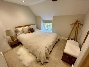 a bedroom with a large bed and a window at Charming 3-Bed Cottage near Chipping Norton in Chipping Norton