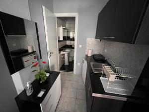 Kuchyň nebo kuchyňský kout v ubytování Niriides Rooms