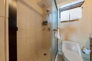Ein Badezimmer in der Unterkunft Oceanfront Mana Kai 2 bedroom condo