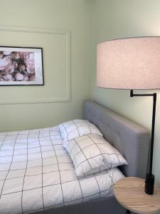 Postel nebo postele na pokoji v ubytování Pikk Cozy Apartment