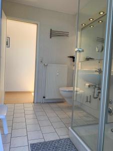 Ein Badezimmer in der Unterkunft Zinnowitz Haus Zur Duene Wohnung 14 W14ZDL