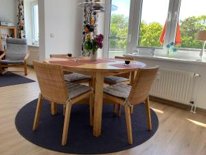 Ein Sitzbereich in der Unterkunft Zinnowitz Haus Zur Duene Wohnung 14 W14ZDL
