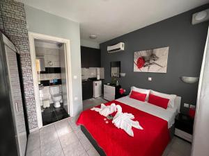 Postel nebo postele na pokoji v ubytování Niriides Rooms