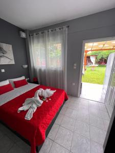 Postel nebo postele na pokoji v ubytování Niriides Rooms