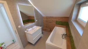 Ett badrum på Velence Dream Home