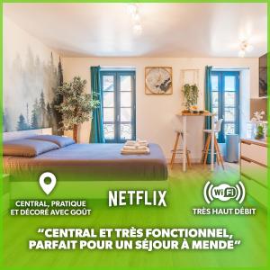a bedroom with a bed and a desk in a room at Le CosyGreen - Central/Netflix/Wifi Fibre - Séjour Lozère in Mende