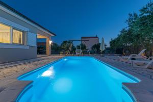Bazén v ubytování Holiday Home Intrade nebo v jeho okolí