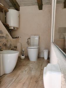 a bathroom with a toilet and a tub and a sink at Котор. Потрясающий вид. in Muo