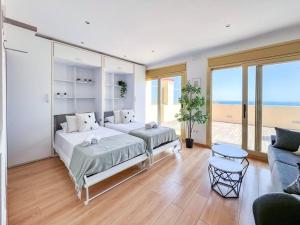 Postel nebo postele na pokoji v ubytování OleHolidays 1133 Romana Playa primera línea playa
