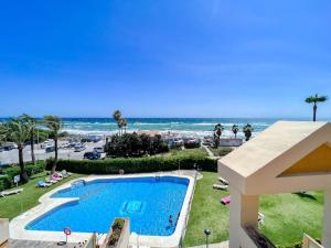 Bazén v ubytování OleHolidays 1133 Romana Playa primera línea playa nebo v jeho okolí