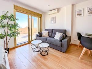 Posezení v ubytování OleHolidays 1133 Romana Playa primera línea playa + 37 fotografií