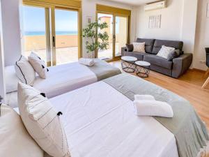 Postel nebo postele na pokoji v ubytování OleHolidays 1133 Romana Playa primera línea playa