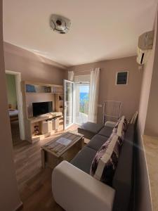 a living room with a couch and a table at Apartments Klikovac Liman II in Ulcinj