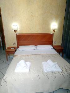 Postel nebo postele na pokoji v ubytování Hotel Ferrari