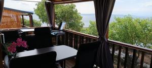 Balkon atau teras di MOBILE HOME Klenovica SONČEK