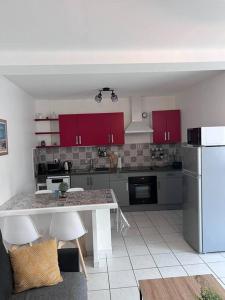 Dapur atau dapur kecil di La petite lumière Dieppoise +2 gambar