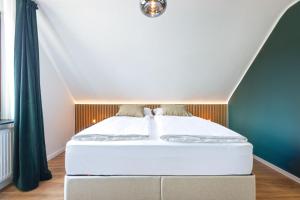 Ένα ή περισσότερα κρεβάτια σε δωμάτιο στο Hotel Zweite Heimat Nürburg