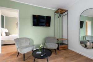 TV a/nebo společenská místnost v ubytování Hotel Zweite Heimat Nürburg + 3 fotografie