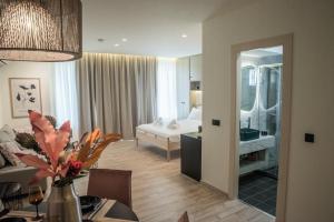 Ένα ή περισσότερα κρεβάτια σε δωμάτιο στο City Hall view suite