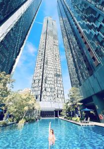 Bazén v ubytování Star residance KLCC-Two bedroom Apartment nebo v jeho okolí