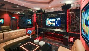 TV a/nebo společenská místnost v ubytování Star residance KLCC-Two bedroom Apartment