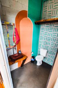 a small bathroom with a toilet and a sink at Pousada Ninho da Gralha in Turvo