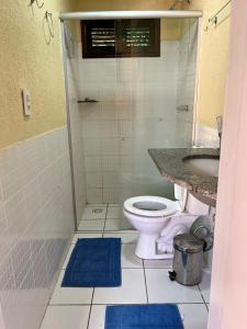 a bathroom with a toilet and a sink at Chalé em Barreirinhas in Barreirinhas