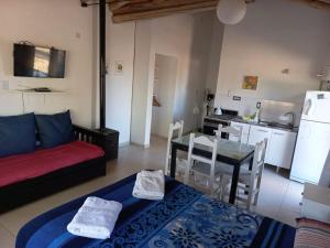 Una cocina o kitchenette en La Casita del Bosque