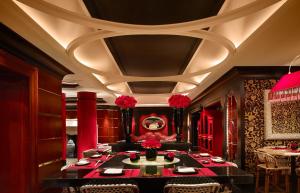 a dining room with a long table with red decorations at Wynn Las Vegas in Las Vegas +73 photos