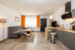 TV a/nebo společenská místnost v ubytování SEO2 Rewal - Apartamenty z osobnym wejściem, grzany basen, darmowe sauny, parking, grill, wifi
