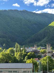 Ein allgemeiner Bergblick oder ein Berglick von der Pension aus