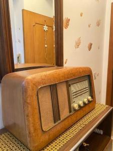 an old radio sitting on a table in front of a mirror at Nicola's house in Campo di Giove