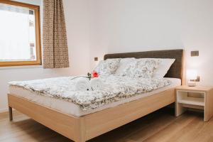 Postel nebo postele na pokoji v ubytování Apartmaji URŠIČ