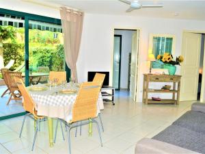 Gallery image of Appartement Cavalaire-sur-Mer, 3 pièces, 6 personnes - FR-1-226B-32 in Cavalaire-sur-Mer
