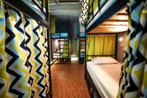 Tempat tidur susun dalam kamar di Rafiki Hostels - Dahab