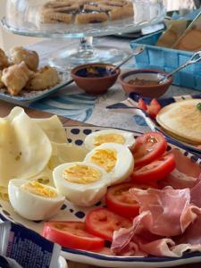 a plate of eggs and tomatoes on a table at mentamarina in Porto Recanati