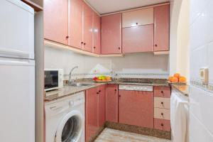 Kuchnia lub aneks kuchenny w obiekcie Delightful Retreat by Fidalsa