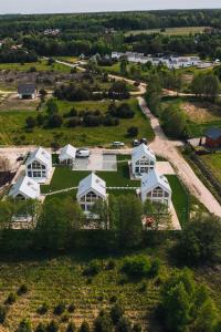 an aerial view of a house in a field at Morze2 - domy całoroczne nad morzem in Lubiatowo