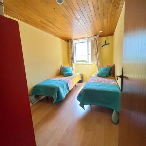 Postel nebo postele na pokoji v ubytování Casa do Portão Azul - Dourada