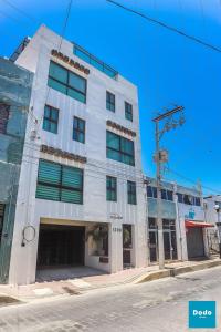 a white building on the corner of a street at Dodo Plaza Machado in Mazatlán