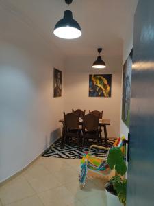 a dining room with a table and chairs at Moderne appartement in Larache