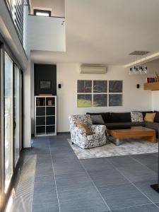 Η κουζίνα ή μικρή κουζίνα στο Villa Stadi +41 φωτογραφίες