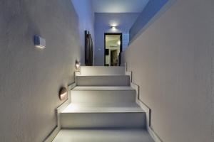 A bed or beds in a room at 2 bedroom Villa with heated swimming pool-Spa whirlpool-BBQ!