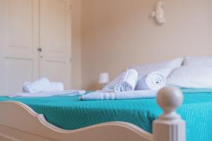 a bedroom with a bed with towels on it at Ancóramare in Stintino