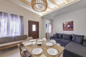 A seating area at 2 bedroom Villa with heated swimming pool-Spa whirlpool-BBQ!