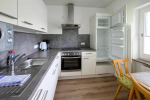 Kuchyň nebo kuchyňský kout v ubytování Am Randersberg - Wohnung Nr 1