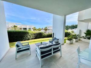 Zdjęcie z galerii obiektu Luxury Garden apt pool, sauna, hammam, near golf w mieście Estepona