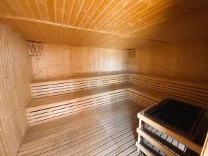 Zdjęcie z galerii obiektu Luxury Garden apt pool, sauna, hammam, near golf w mieście Estepona